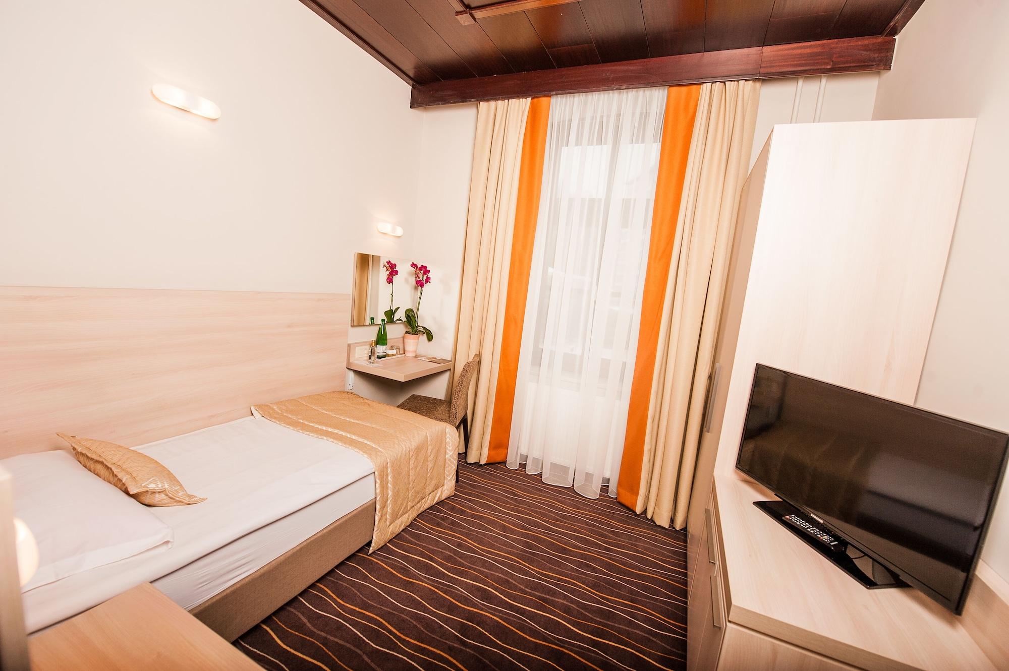 Hotel Zagreb - Health & Beauty 로가스카슬라티나 외부 사진