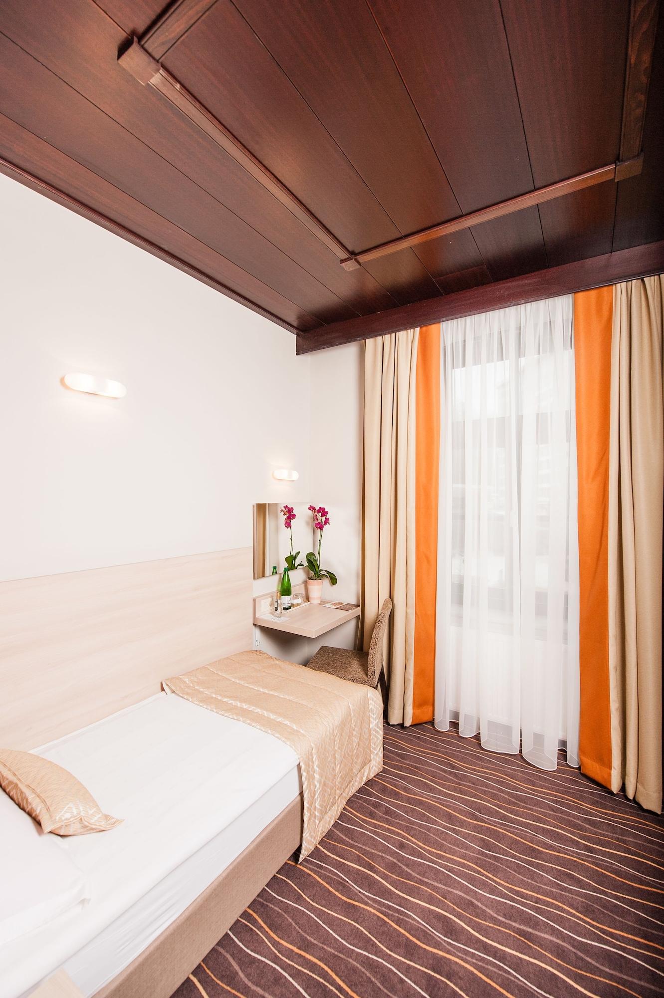 Hotel Zagreb - Health & Beauty 로가스카슬라티나 외부 사진