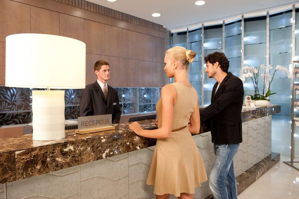 Hotel Zagreb - Health & Beauty 로가스카슬라티나 외부 사진