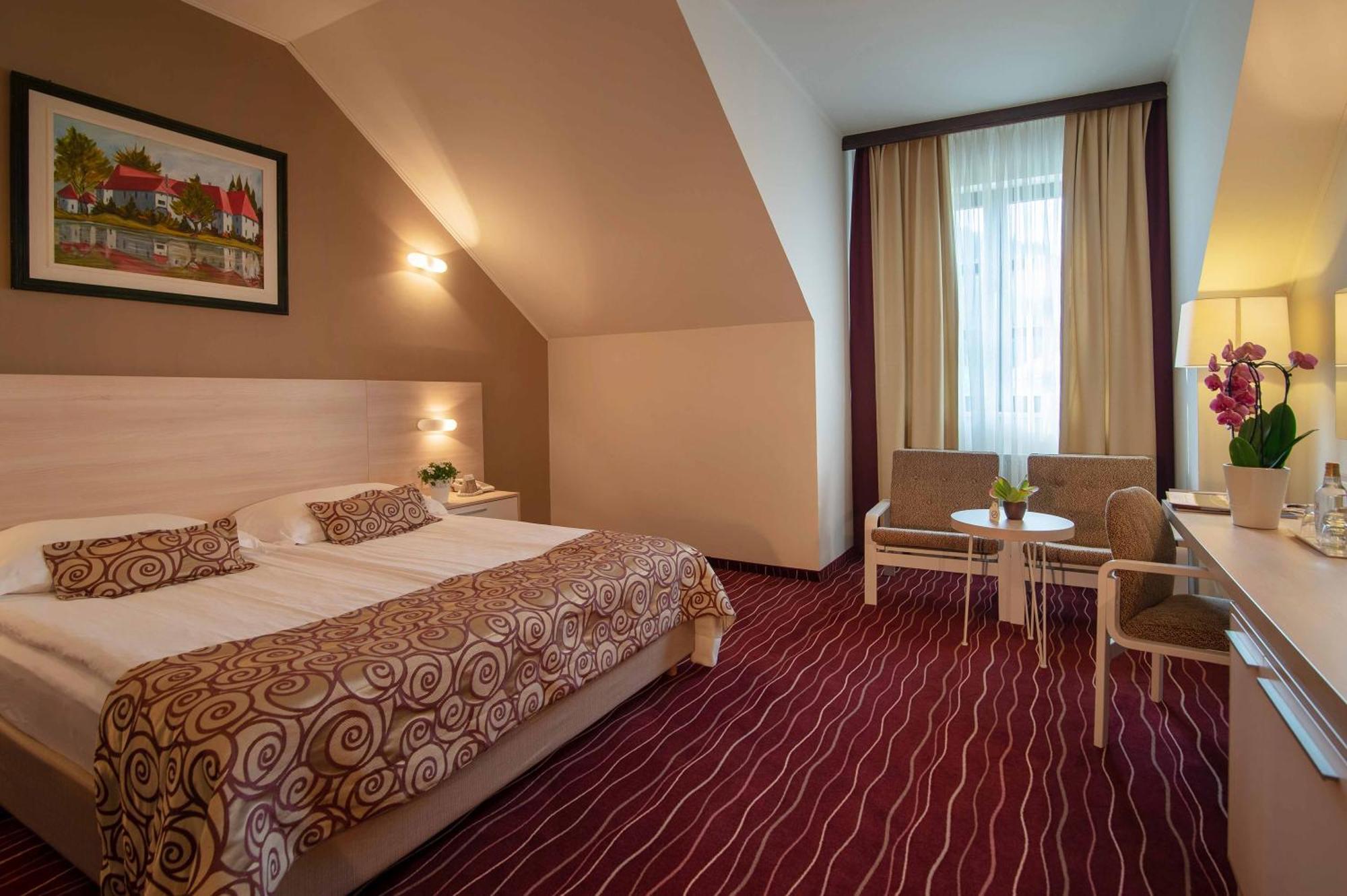 Hotel Zagreb - Health & Beauty 로가스카슬라티나 외부 사진