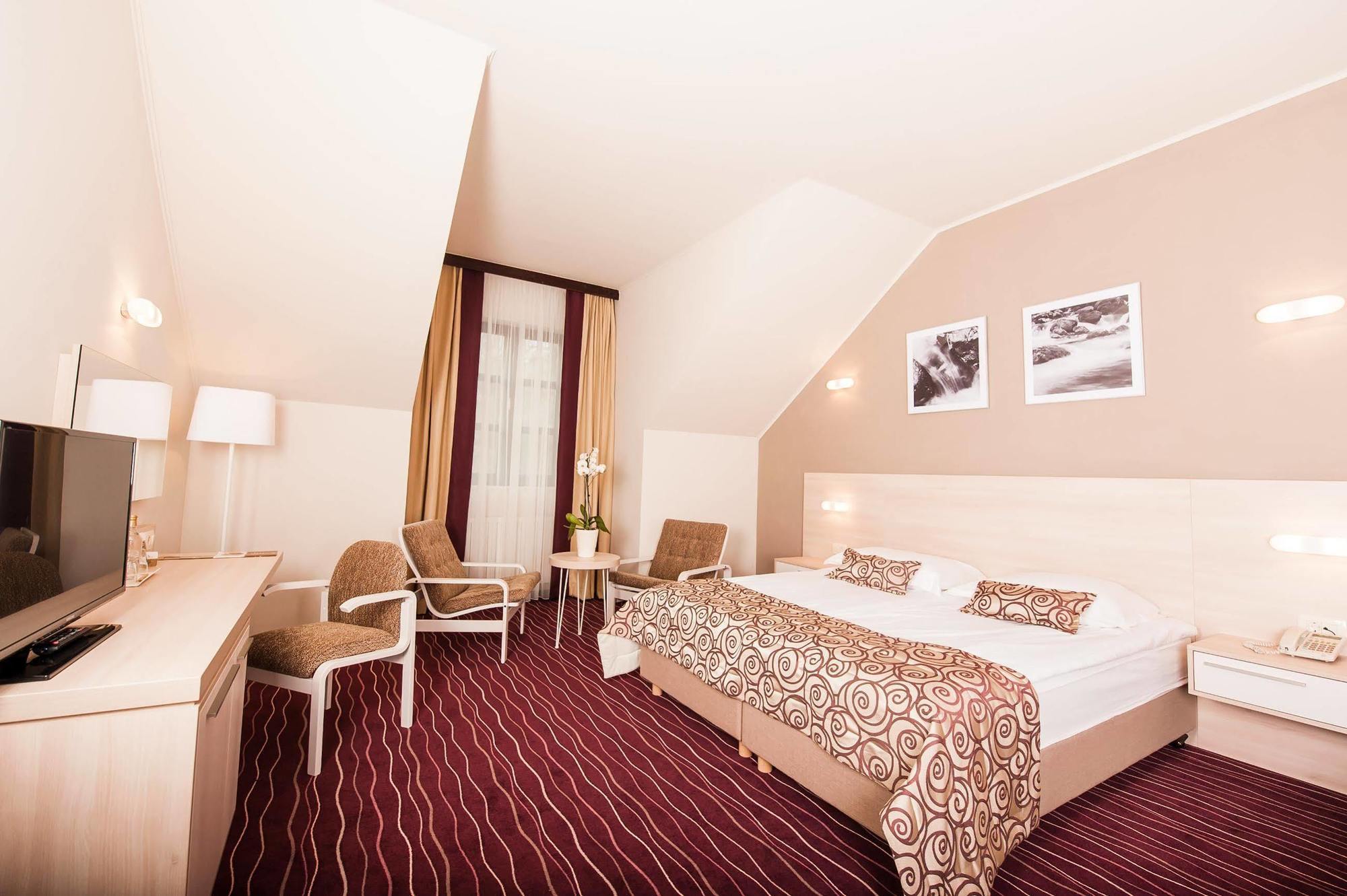 Hotel Zagreb - Health & Beauty 로가스카슬라티나 외부 사진
